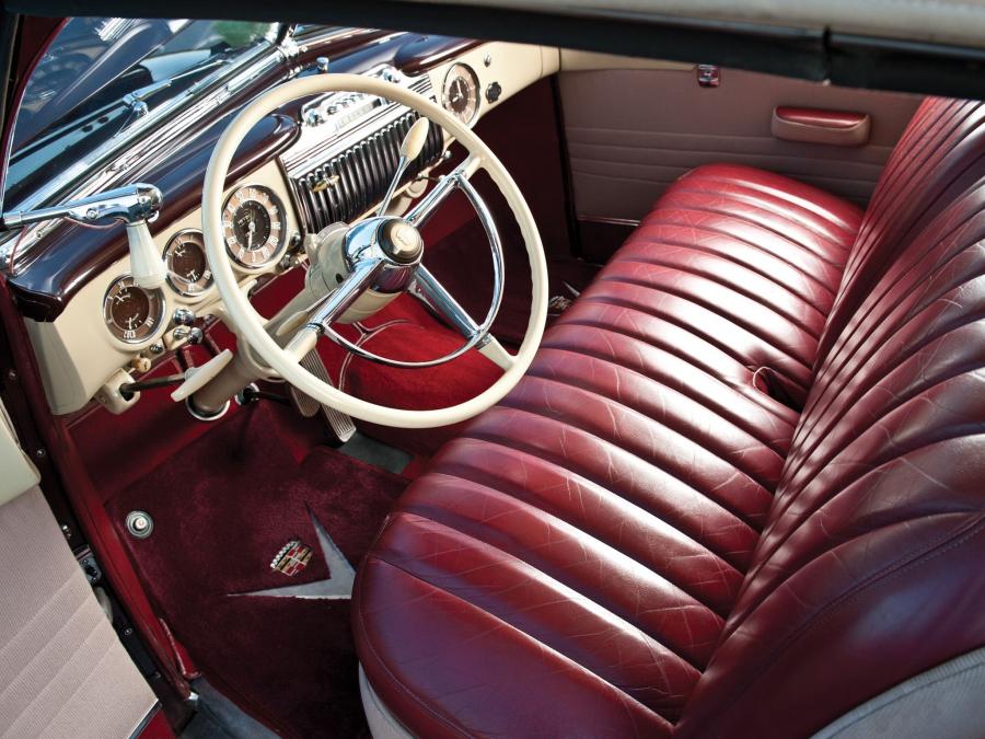  Cadillac Series 62 Convertible 1947 года  (фото 9 из 31)